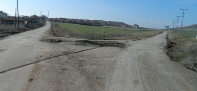 “AĞIR TONAJLI ARAÇLAR İKİPINAR- KIZILCA YOLUNU BOZUYOR...”