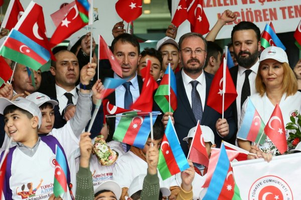 Türk Şehit Çocukları, Azerbaycanlı Şehit Çocuklarını Karşıladı