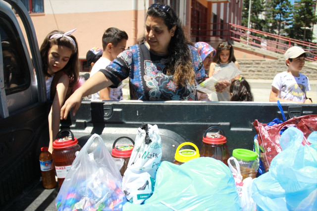Çubuklu Minik Çevrecilerden Atık Yağ Toplama Projesine Destek