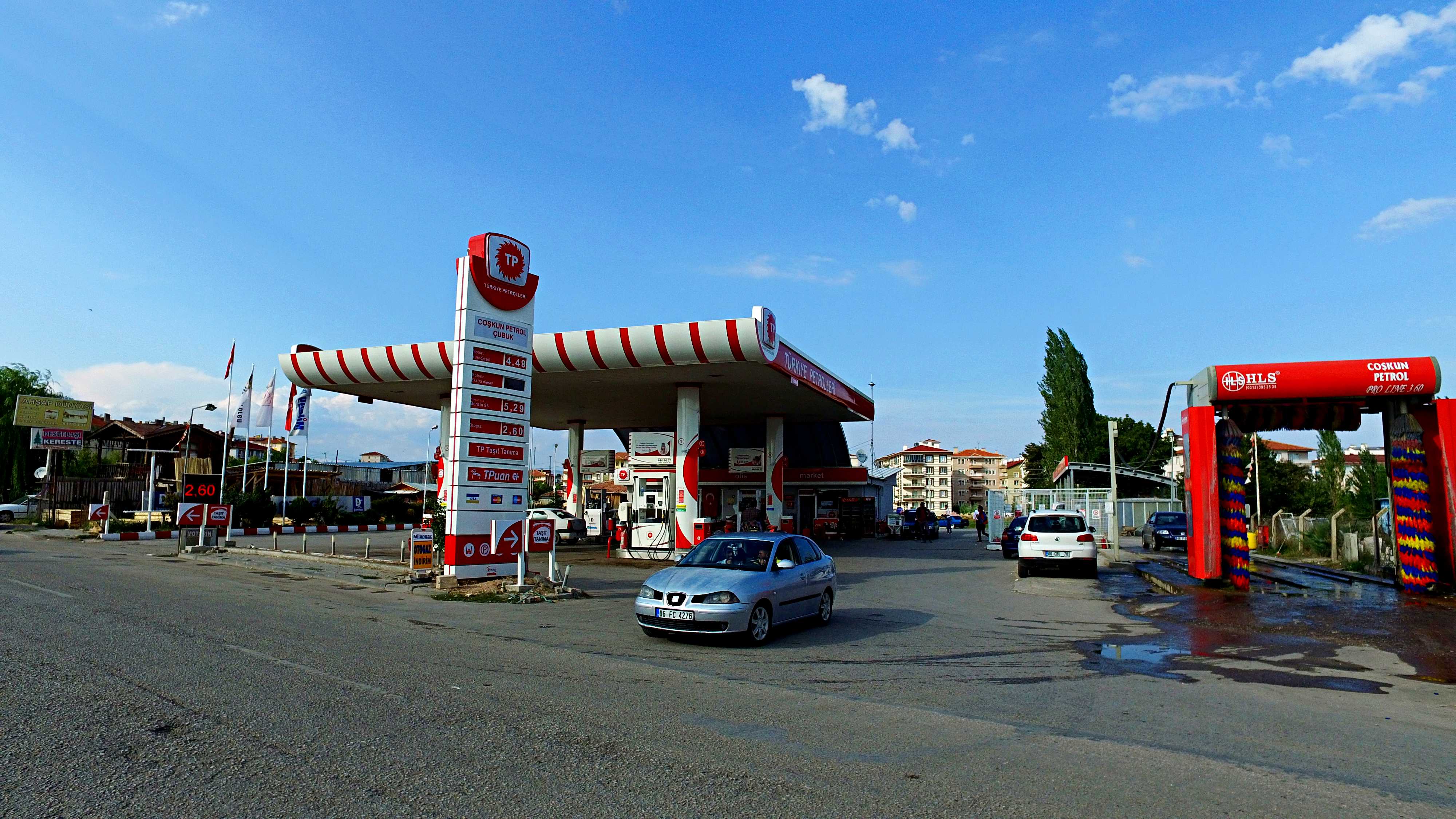 Coşkun Petrol sahipleri İzzettin ve Nurettin Coşkun kardeşlerden Bayram Mesajı
