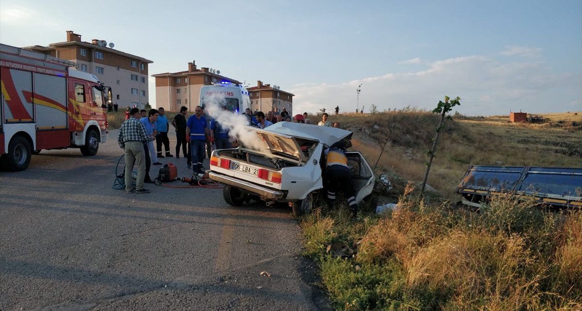 Tırla Otomobil Çarpıştı 1 Ölü