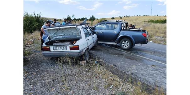 Trafik Kazası: 3 Yaralı