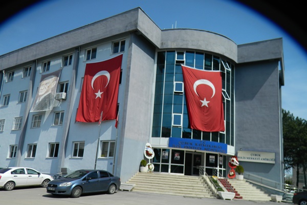 İLÇEDE POLİS SAYISI YETERSİZ...