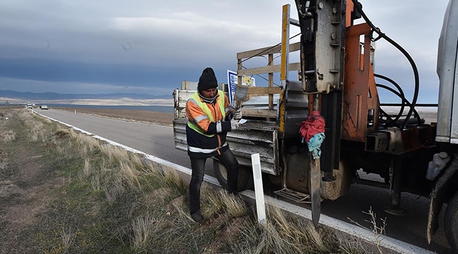 Köy Yollarına Kedi Gözü