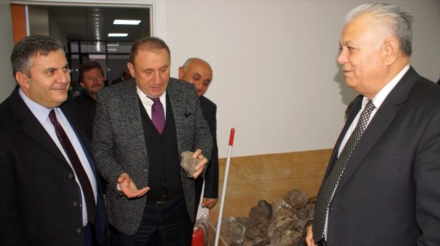 Başkan Demirbaş, Çubuk Agat Taşı İşlemeciliği Atölyesi'ni İnceledi