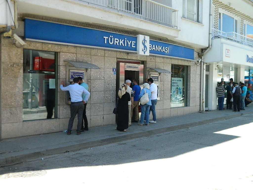 CORONA VİRÜS TEDBİRLERİ HALA YOK SAYILIYOR...