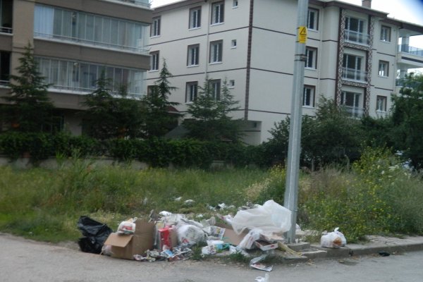 ÇAĞDAŞ VE MODERN ÇUBUK’TA ÇÖP MANZARALARI...