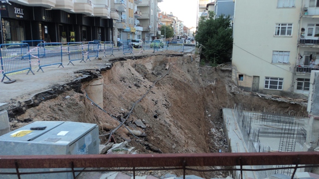 BÜYÜKŞEHİR’DEN KENDİNE AİT SOKAK VE CADDELERE ASFALT SERİMİ...