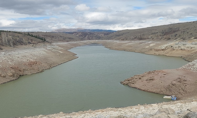 ÇUBUK II BARAJI’NIN ALÜVYONLU TOPRAĞINI KİM TEMİZLEYECEK?