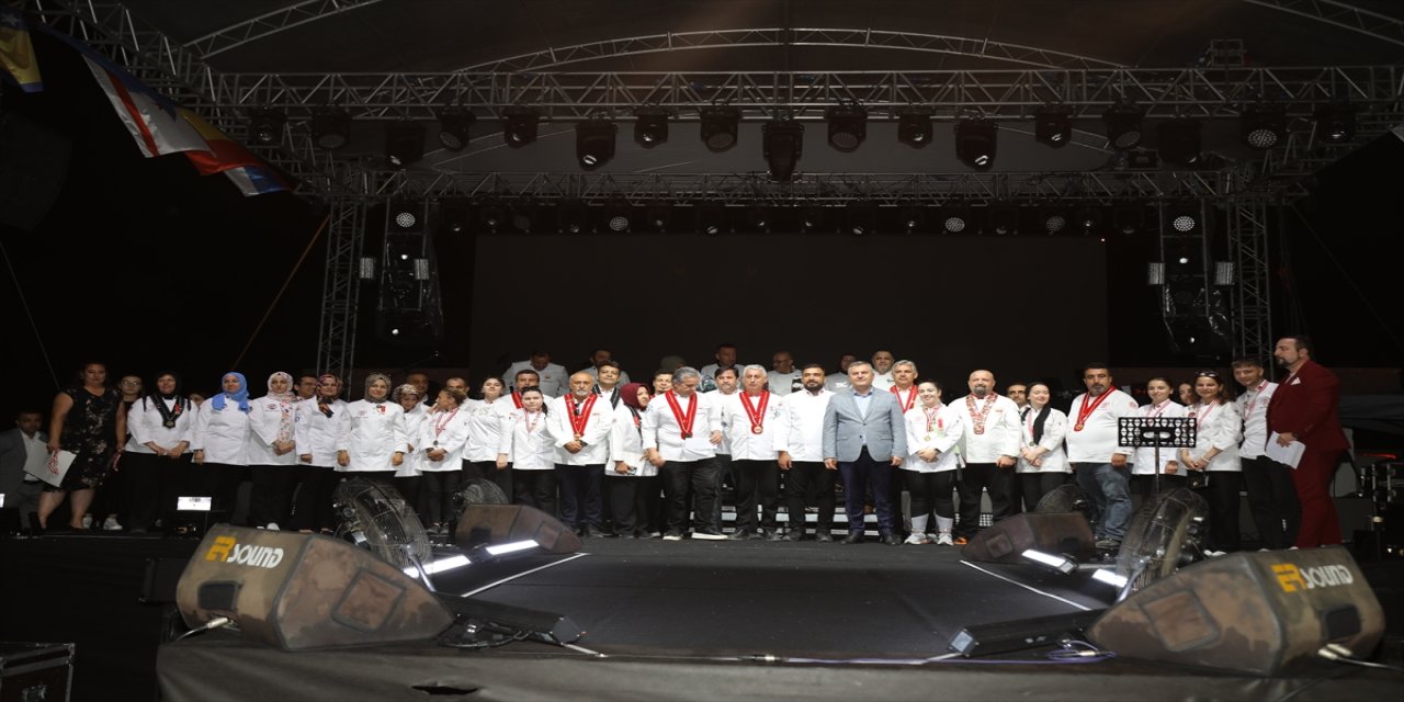 ÇUBUK’TA FESTİVAL COŞKUSU: TURŞUYA YOĞUN İLGİ, ESNAFA BEREKET GETİRDİ