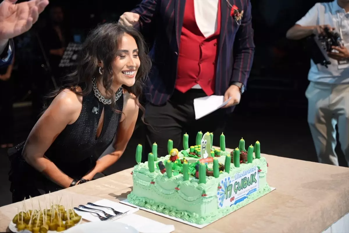 Turşu Temalı Pasta, Döner Kesen Kaymakam: Bu Festivalde Her Şey Var!