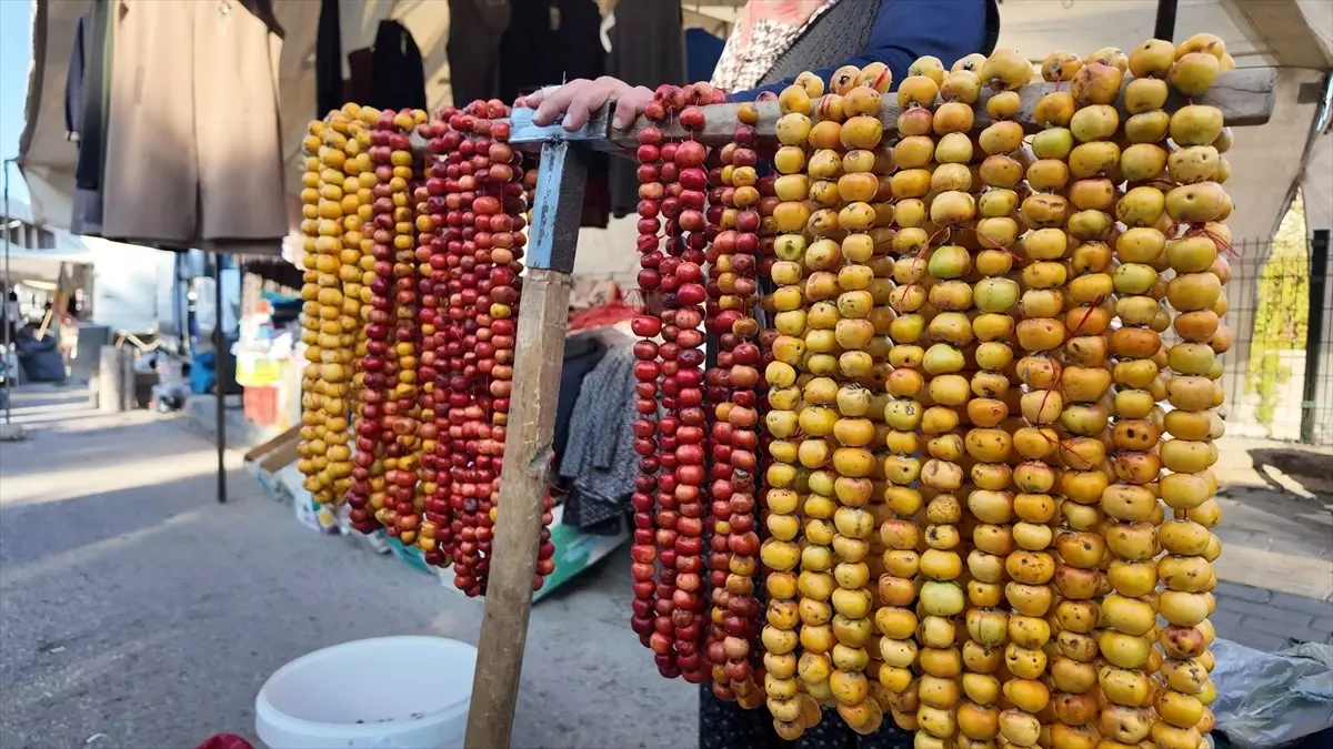Çubuk’ta Yaban Meyveleri Tezgâhlarda