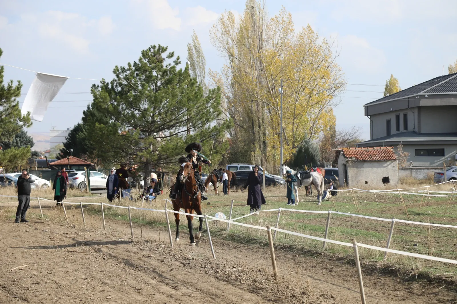 Çubuk'ta geleneksel atlı okçuluk güz toyu coşkusu