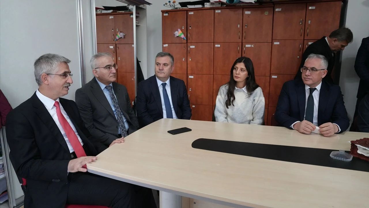 Çubuk'ta ilk ders "Bayrak Sevgisi" temasıyla başladı