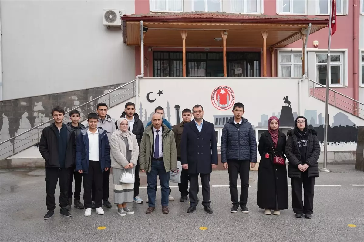 Çubuk'ta öğrenciler ve öğretmenler bakkalların veresiye defterindeki borçları ödedi