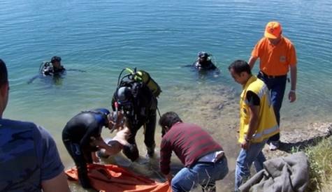 Eşini Bıçakla Yaraladıktan Sonra Kendini Baraj Sularına Bıraktı