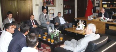 Öğrencilerden Başkan Özden'e Ziyaret