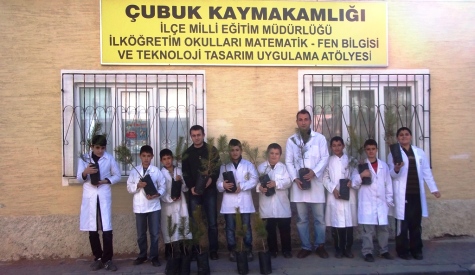 Şehit Olan Öğretmenler İçin Fidan Diktiler