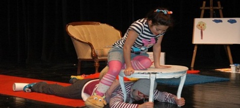 ÖĞRENCİLERE TİYATROYLA DEPREM DERSİ