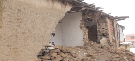 Yağışlar Nedeniyle Toprak Ev Çöktü
