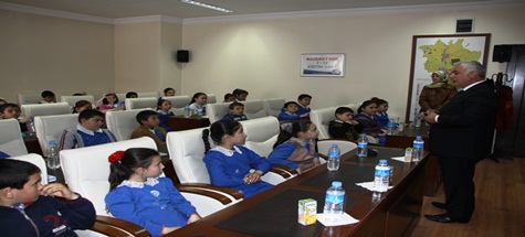 Özden, Öğrencilere Yerel Yönetimler Dersi Verdi