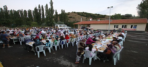 Bu Mahallede İftar Birlikte Yapılıyor