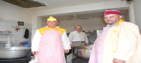 25 yıldır evlere iftar yemeği veriliyor