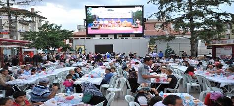 BÜYÜKŞEHİRDEN BEŞBİN KİŞİLİK İFTAR