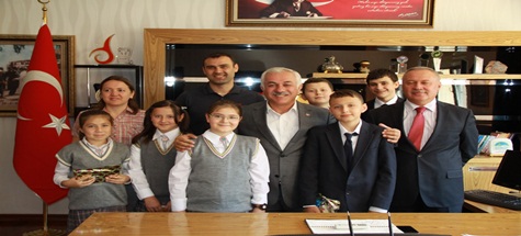 Öğrenciler, Başkan Özden’i Ziyaret Etti