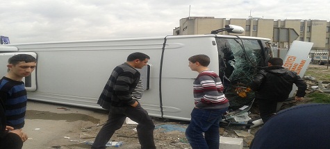 HALK OTOBÜSÜ KAZA YAPTI 16 YARALI