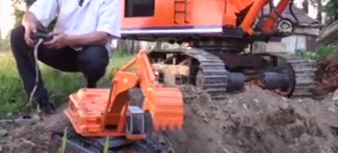 Almanlara kızdı iş makinası yaptı