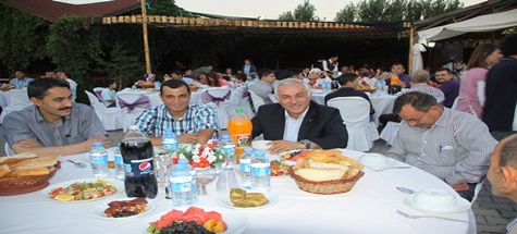 ÖZDEN'DEN PERSONELE İFTAR