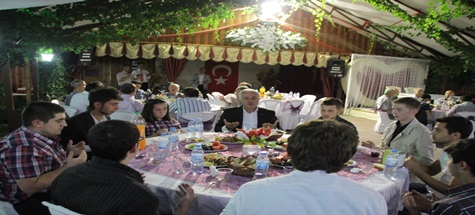 Özden, İftarda Üniversite Öğrencileriyle Buluştu