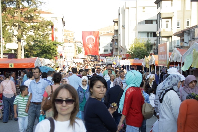 ÇUBUK TURŞU VE KÜLTÜR FESTİVALİ’NE YÜZBİNLER AKIN ETTİ