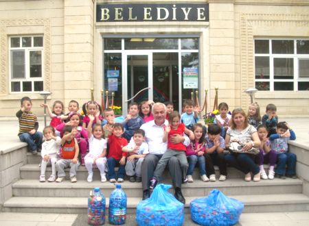 minik-ogrenciler-engelliler-icin-mavi-kapak-1435414_b.jpg minik-ogrenciler-engelliler-icin-mavi-kapak-1435414_b.jpg