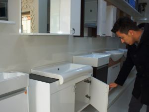 AKDEMİR Tesisatta Her Eve Uygun Banyo Dolapları, Duşakabinler