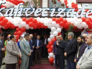 Kahvecizade Dualarla Açıldı