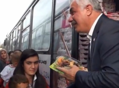 BAYRAMDA ÇOCUKLARA OYUNCAK