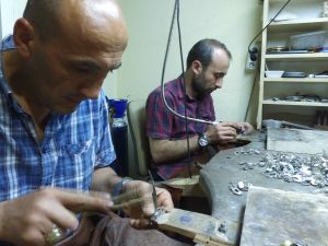 Çubuk Agat Taşı Onların Elinde Şekilleniyor