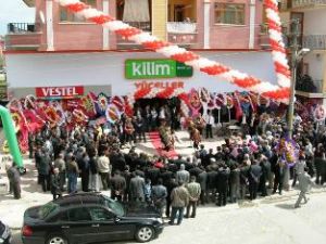 YÜCELLER'E BAHAR ERKEN GELDİ